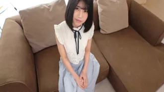 SIRO-4317 [18歲x天真] 期待已久的大學生活，一個一臉嚴肅無辜的女孩，今天穿著沉穩整潔的衣服進來了。 天乃詩